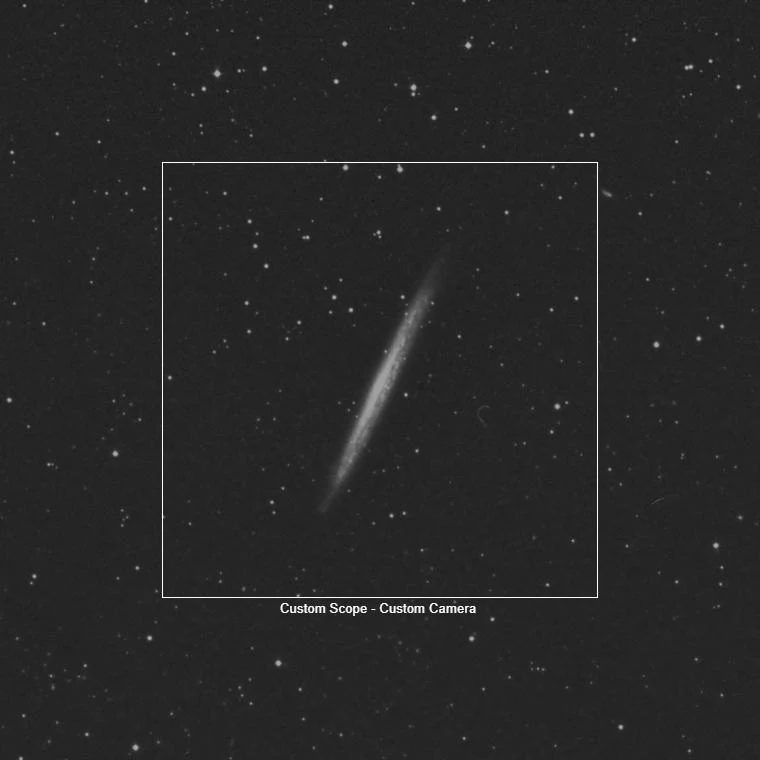 NGC 5907 de canto dentro del recuadro del campo de la cámara
