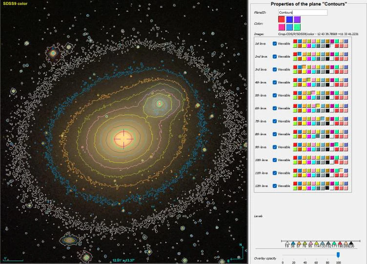 Galaxia elíptica M60 con doce isofotas concéntricas superpuestas